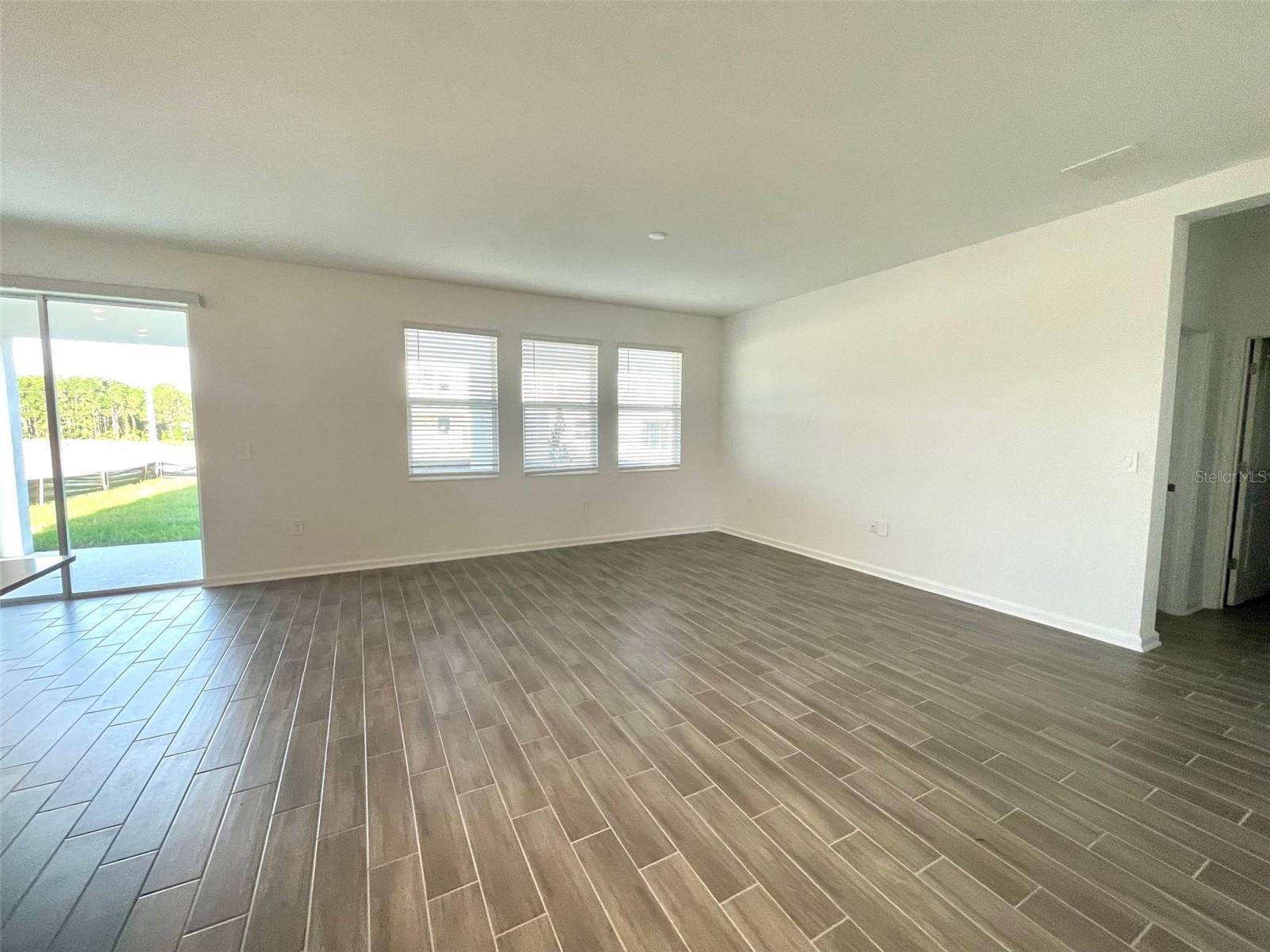 Image 7 of 19 For 6231 Lakepine Street