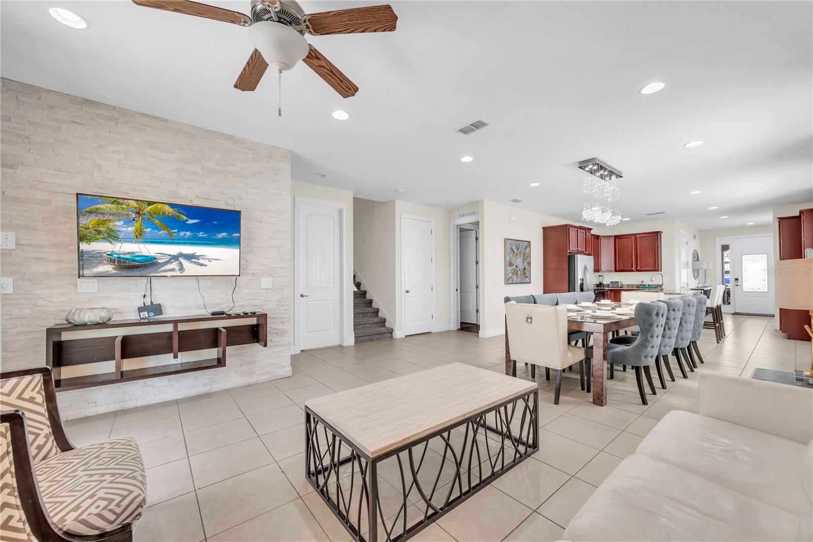 Image 16 of 76 For 460 Lasso Drive