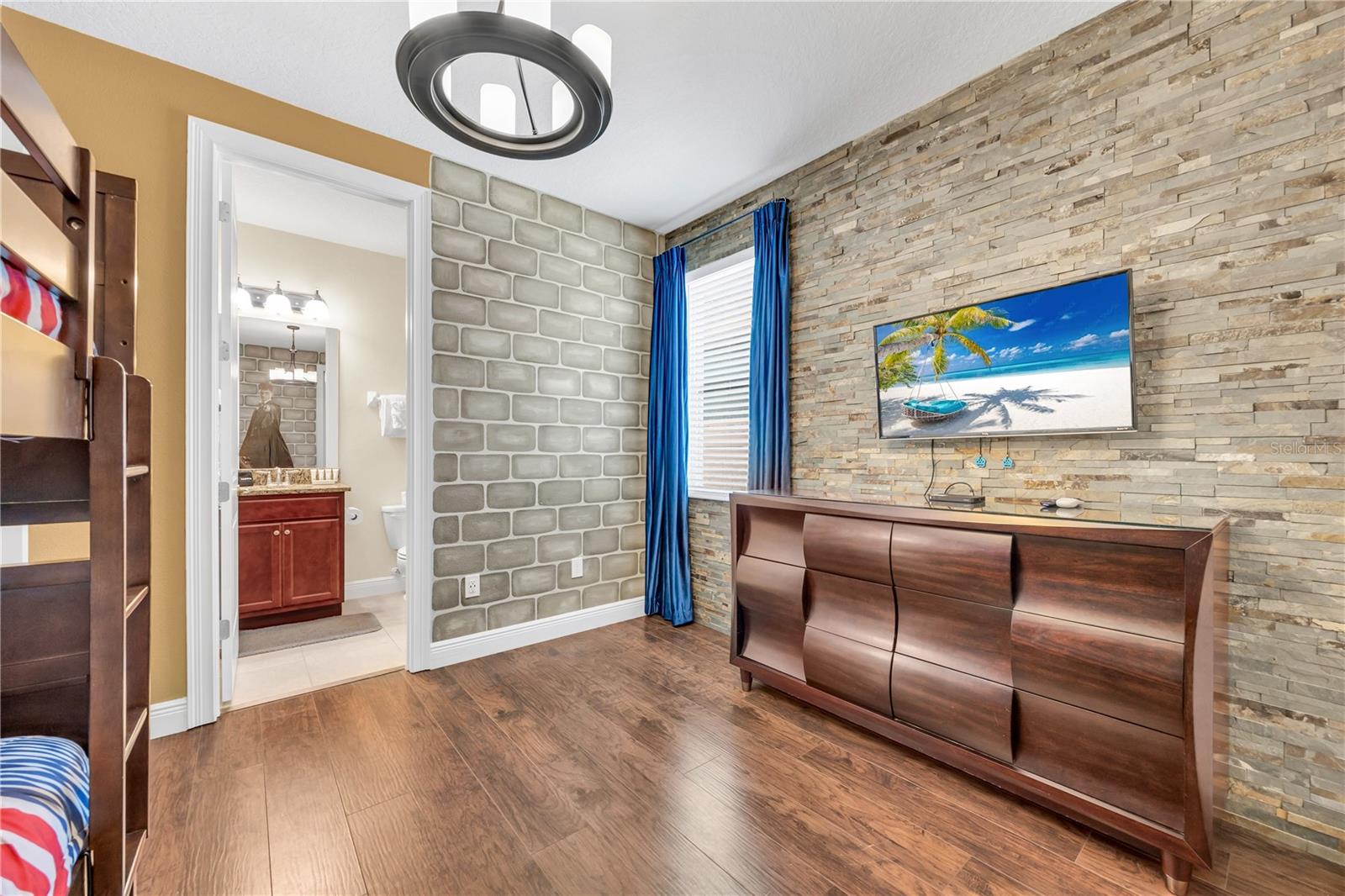 Image 30 of 76 For 460 Lasso Drive