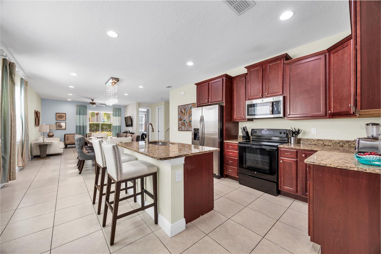 Image 8 of 76 For 460 Lasso Drive