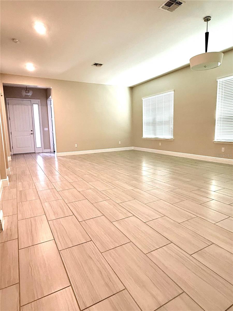 Image 4 of 68 For 16545 Broadwater Avenue