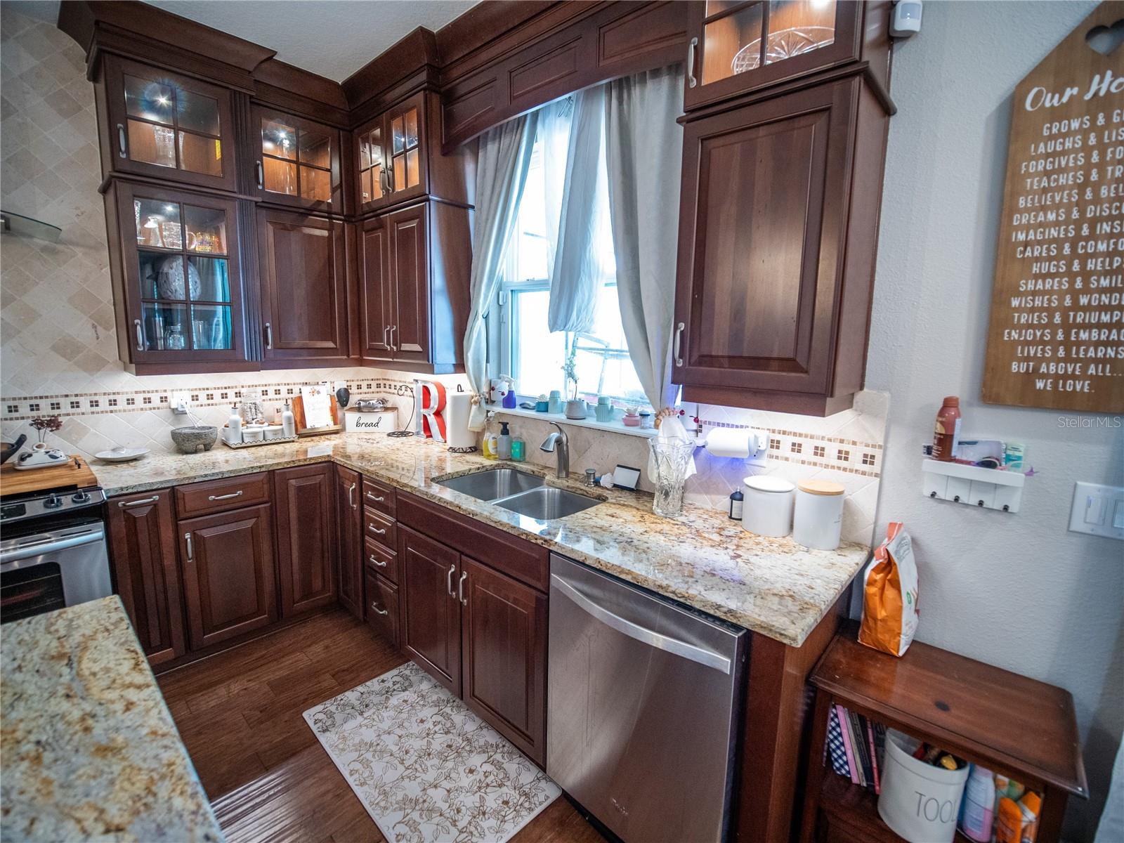 Image 12 of 38 For 8986 Fullerwood Avenue