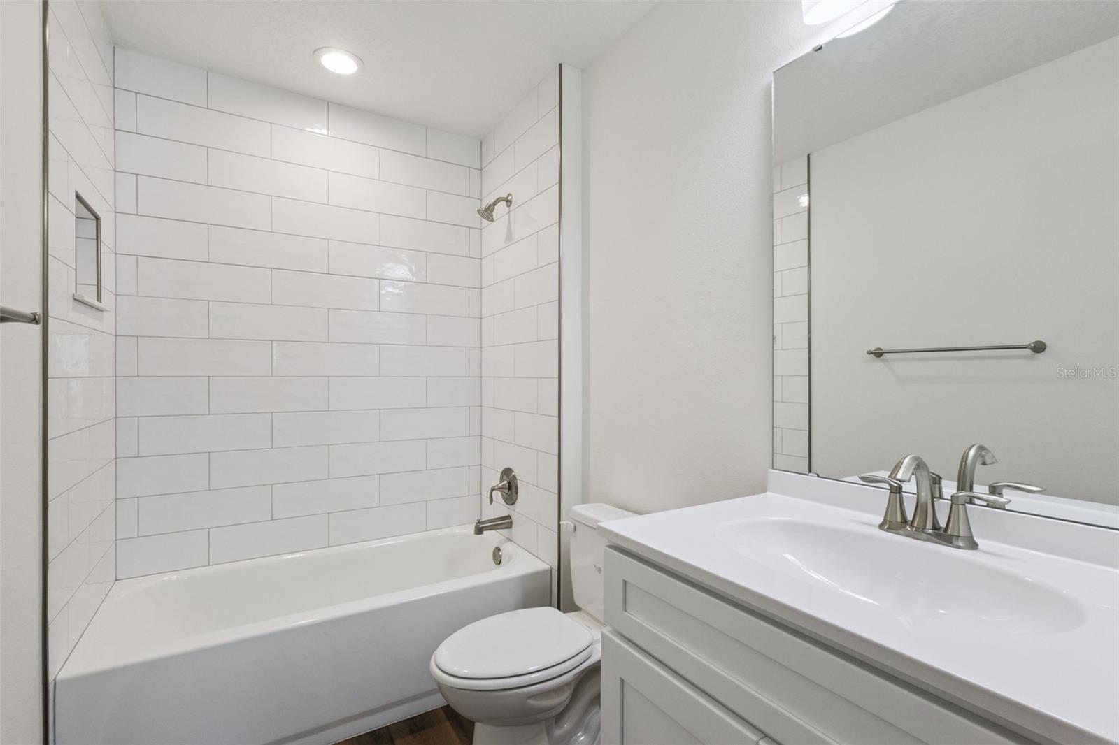 Image 15 of 17 For 1073 N Rockingham Avenue