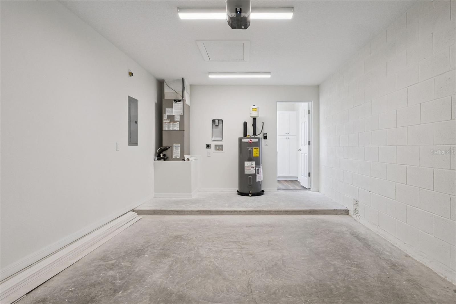 Image 16 of 17 For 1073 N Rockingham Avenue