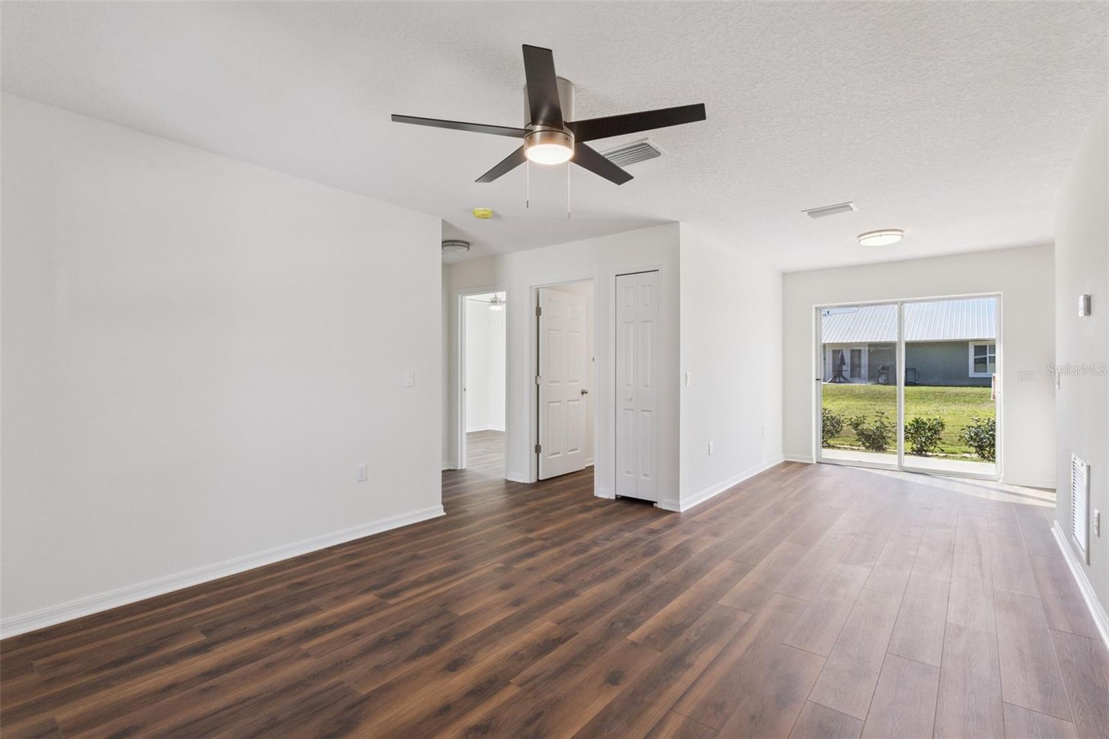 Image 3 of 17 For 1073 N Rockingham Avenue