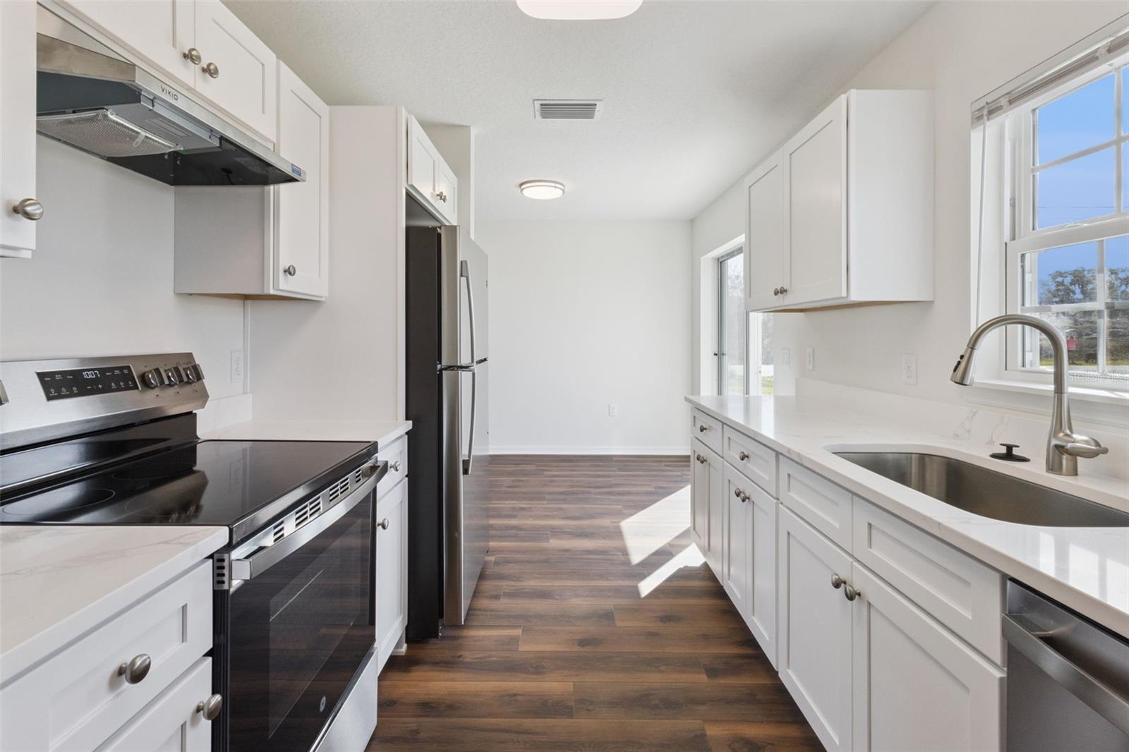 Image 7 of 17 For 1073 N Rockingham Avenue