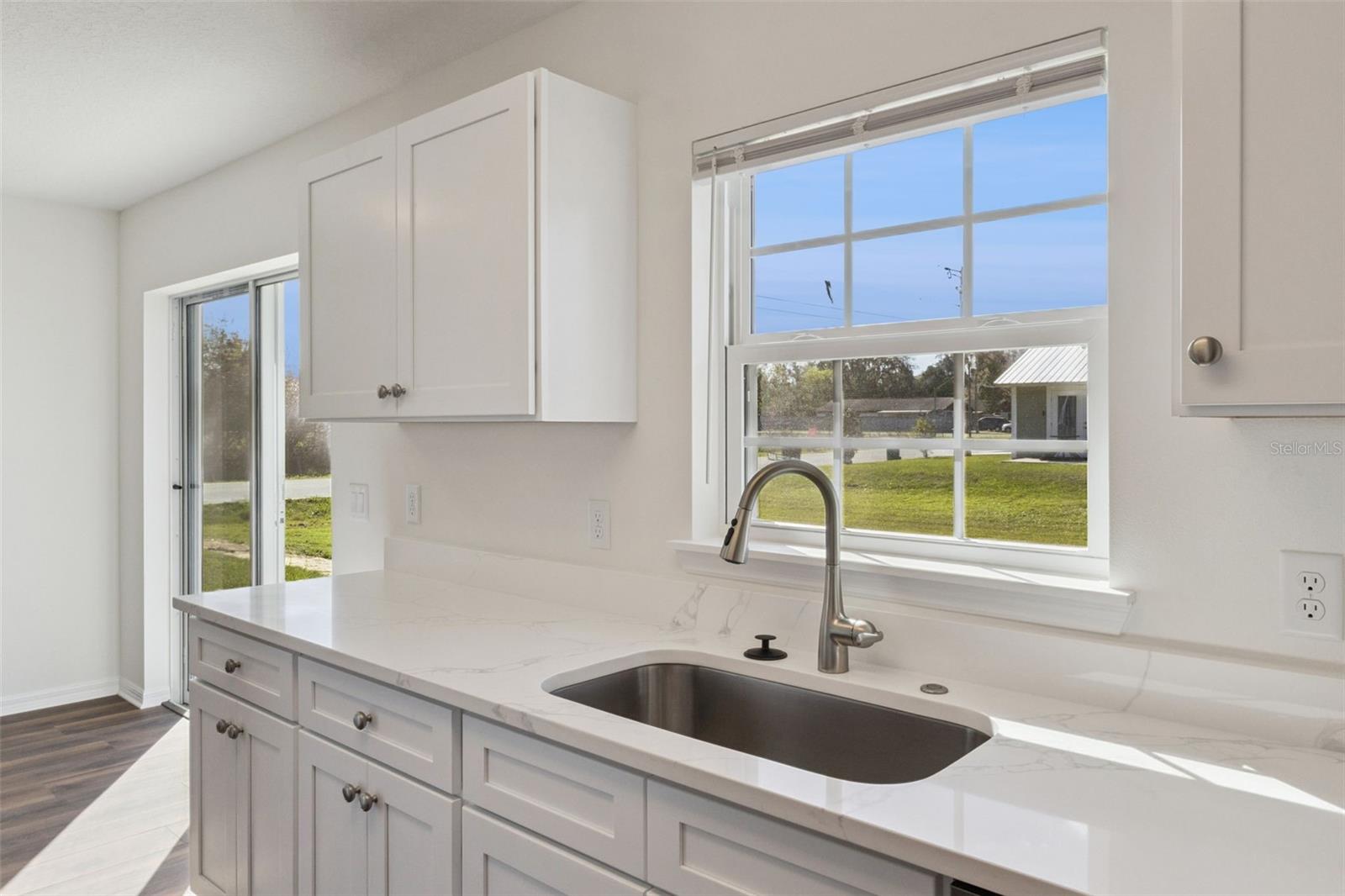 Image 8 of 17 For 1073 N Rockingham Avenue