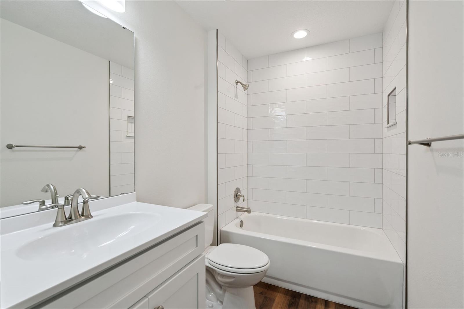 Image 12 of 16 For 1075 N Rockingham Avenue