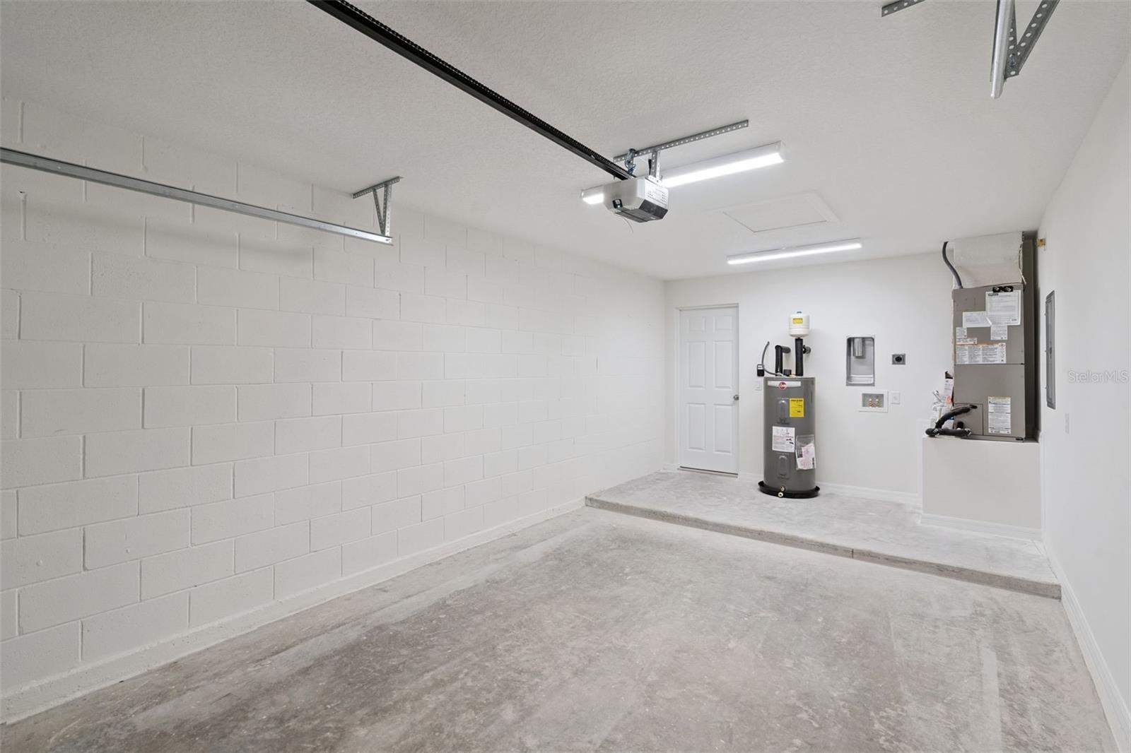 Image 14 of 16 For 1075 N Rockingham Avenue