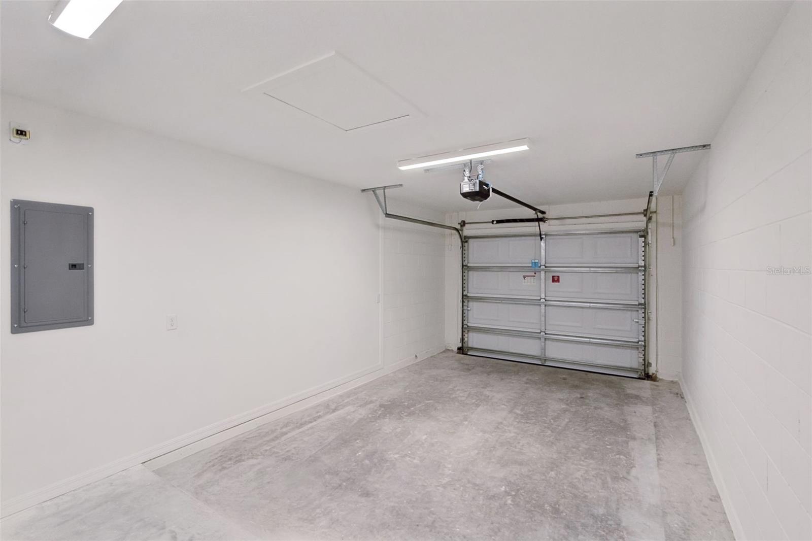 Image 15 of 16 For 1075 N Rockingham Avenue