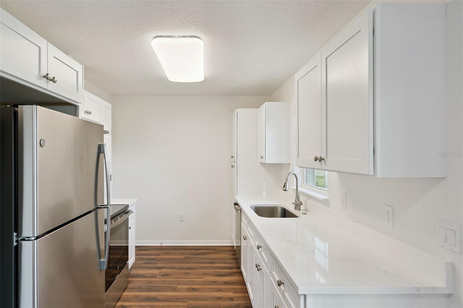 Image 8 of 16 For 1075 N Rockingham Avenue