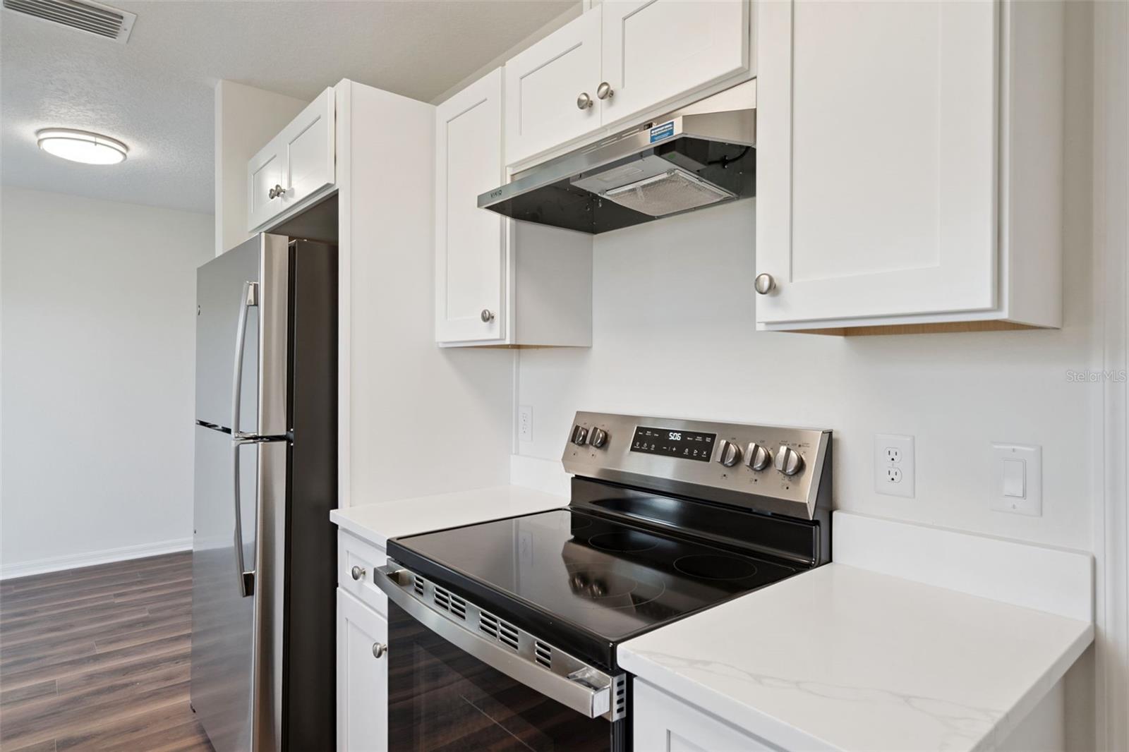 Image 9 of 16 For 1075 N Rockingham Avenue