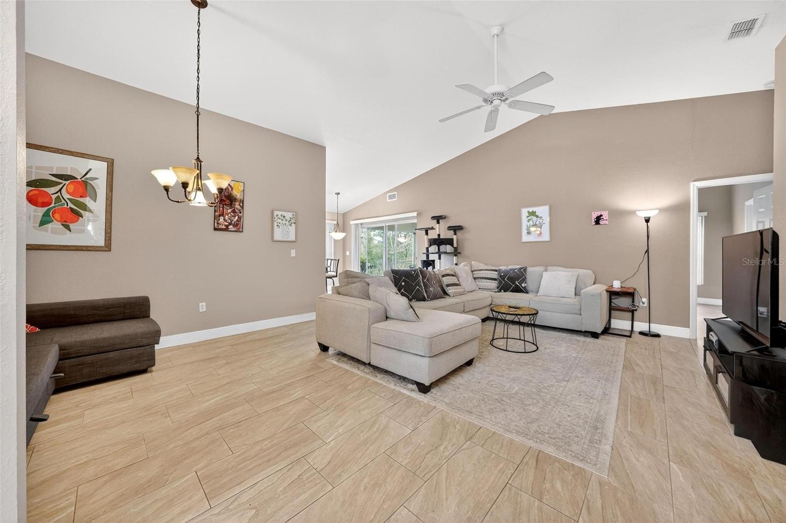 Image 5 of 41 For 203 Ashley Loop