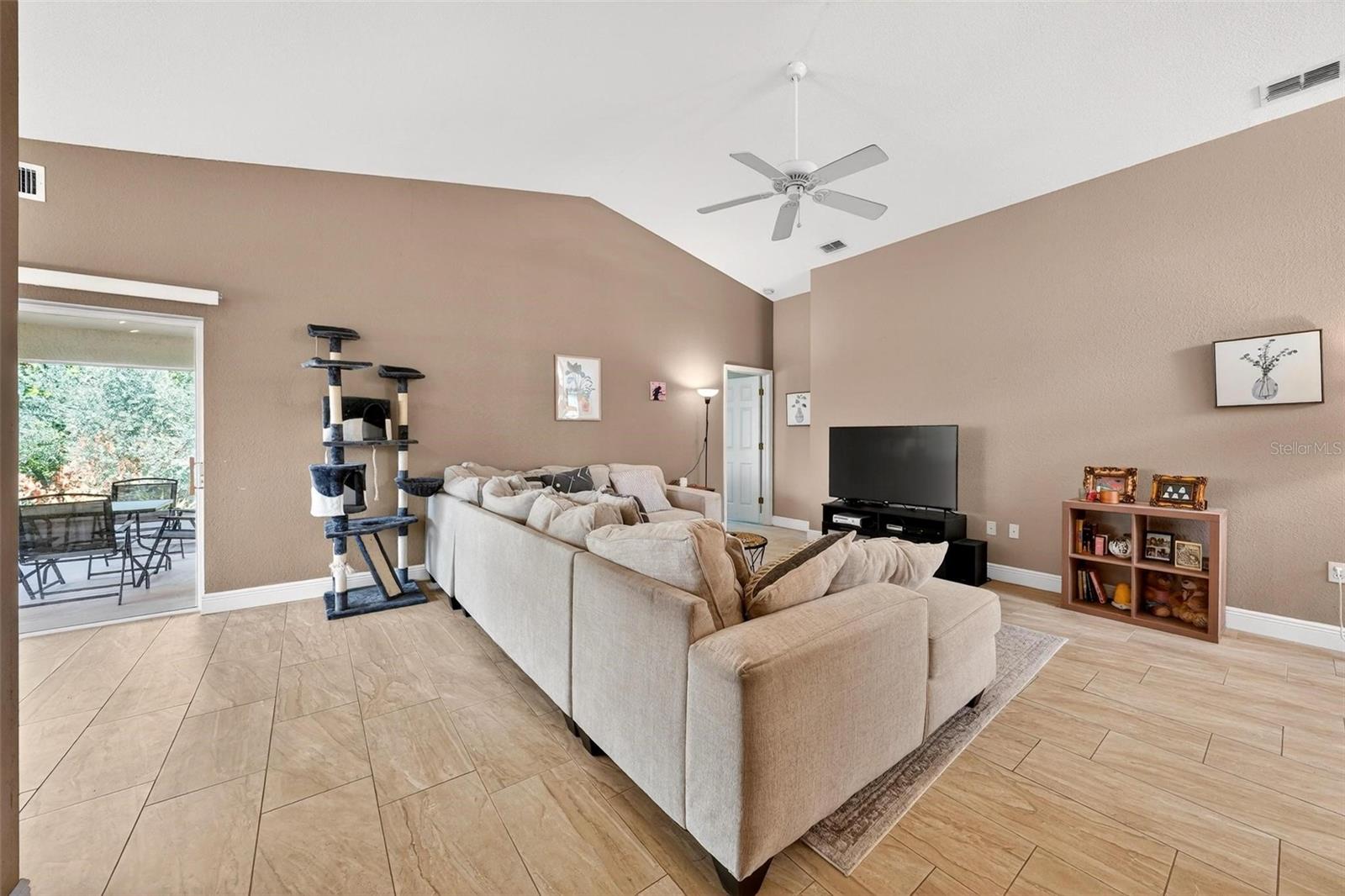 Image 8 of 41 For 203 Ashley Loop