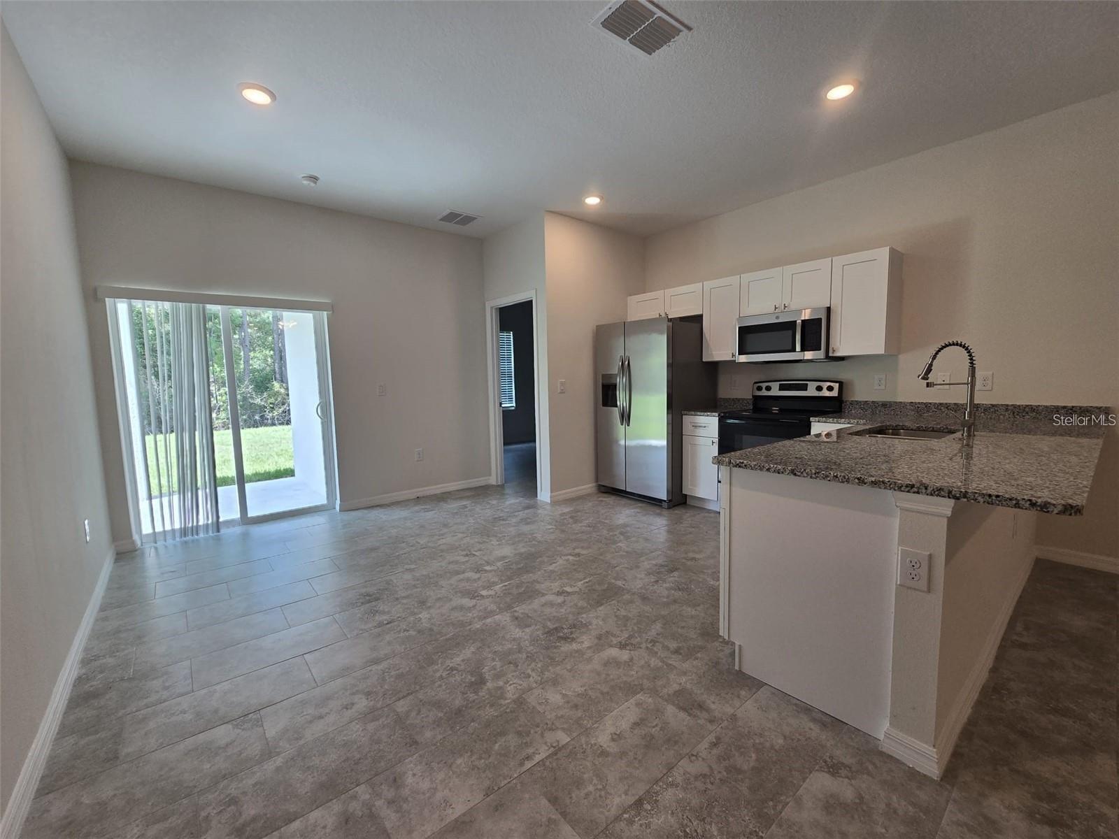 Image 3 of 12 For 2025 Dunbar St