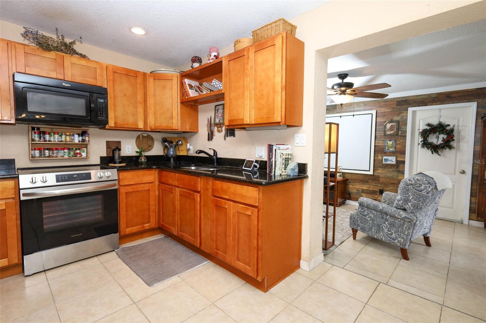 Image 10 of 48 For 2725 Hertha Avenue