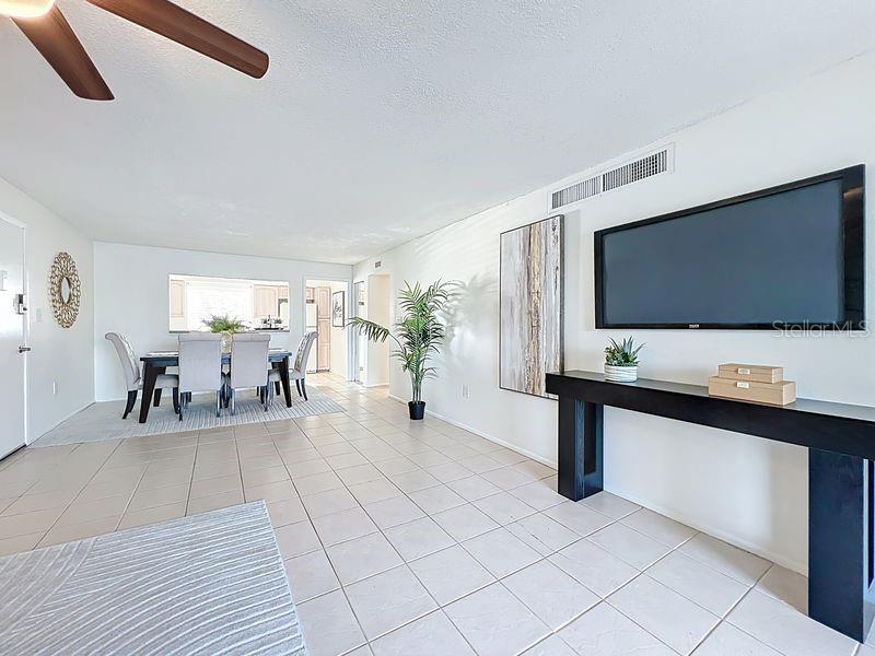 Image 14 of 52 For 626 Orange Drive 242