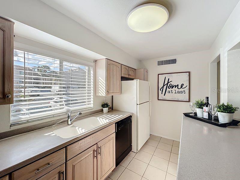 Image 19 of 52 For 626 Orange Drive 242