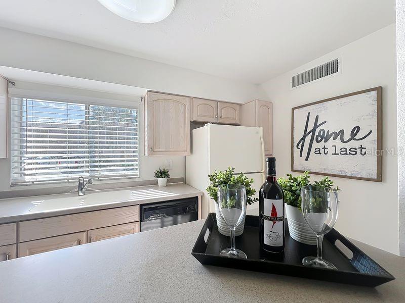 Image 23 of 52 For 626 Orange Drive 242