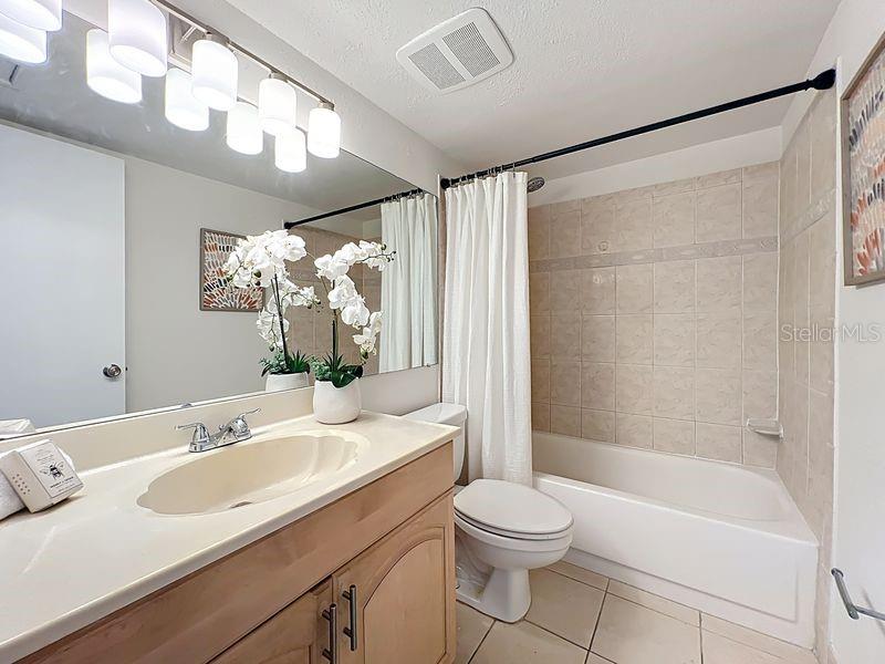 Image 28 of 52 For 626 Orange Drive 242