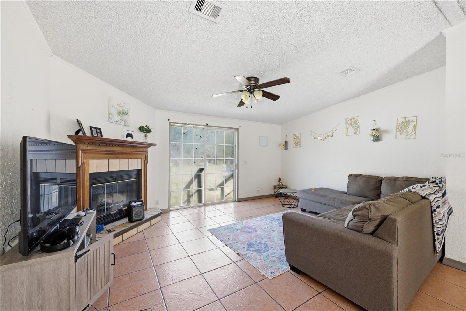 Image 14 of 28 For 44326 Woodland Circle