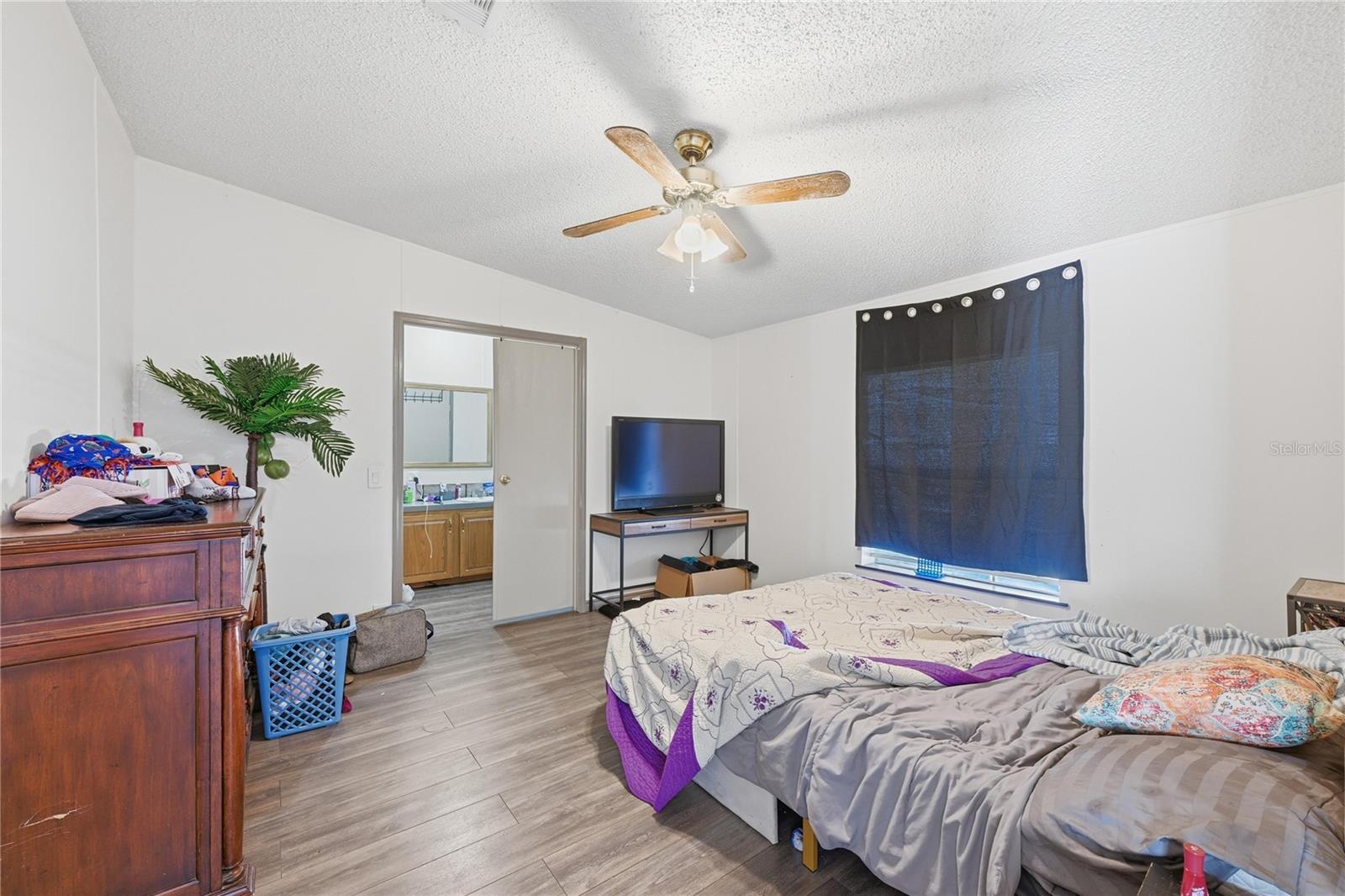 Image 18 of 28 For 44326 Woodland Circle