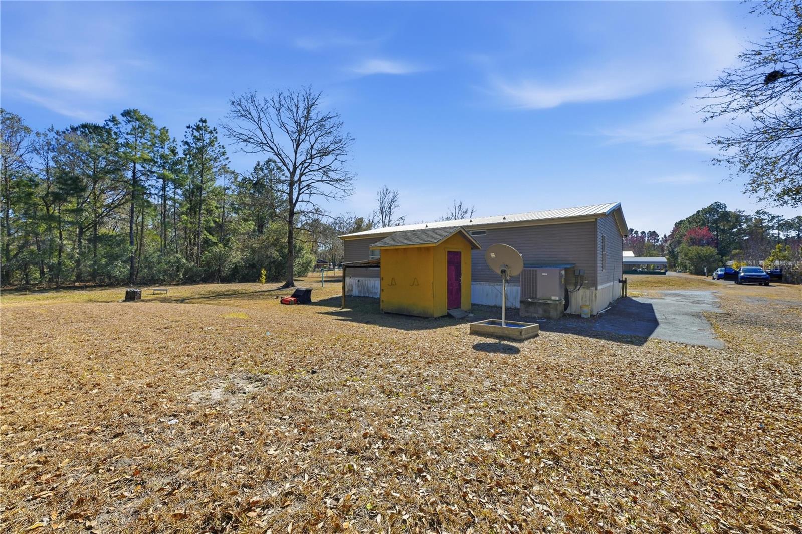 Image 21 of 28 For 44326 Woodland Circle