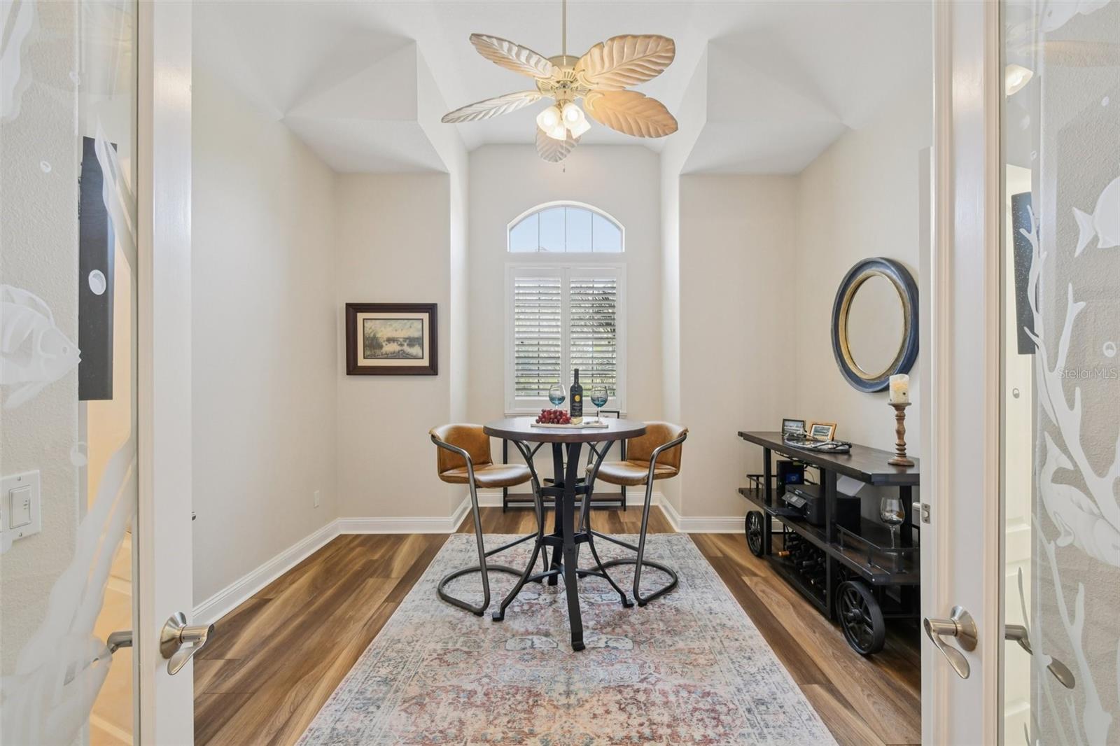 Listing photo id 9 for 101 Longview Way N