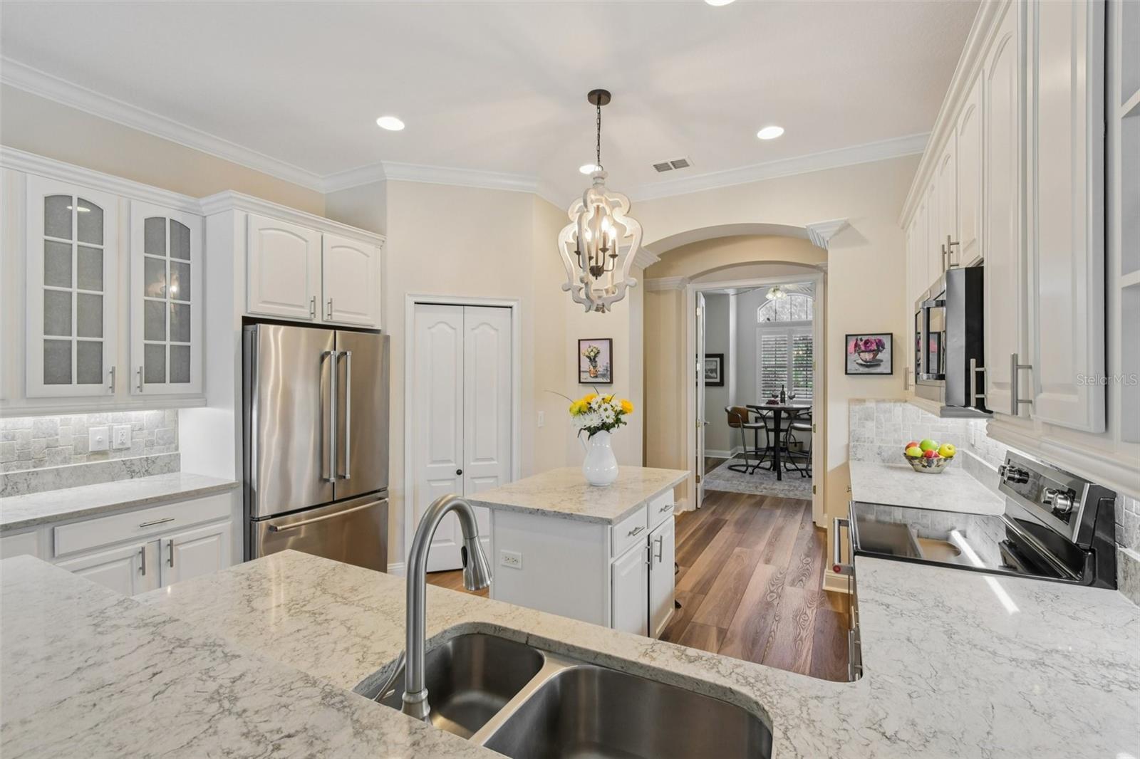 Listing photo id 14 for 101 Longview Way N