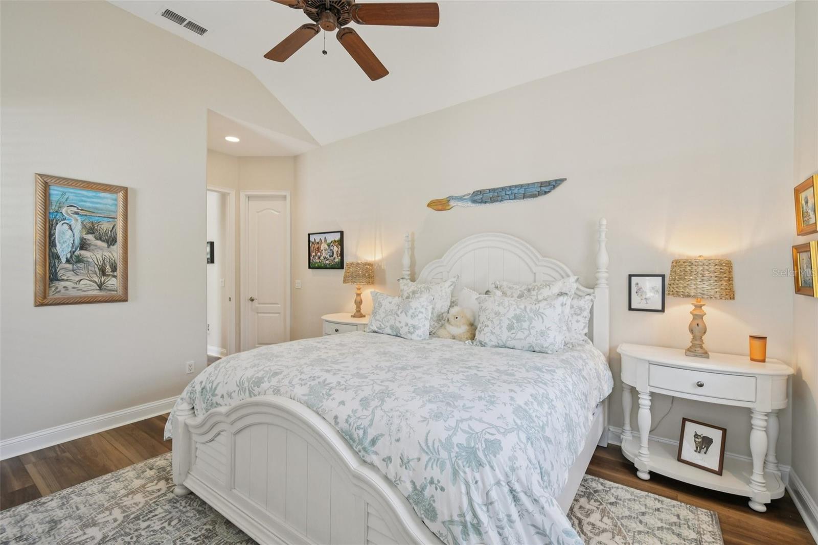 Listing photo id 18 for 101 Longview Way N