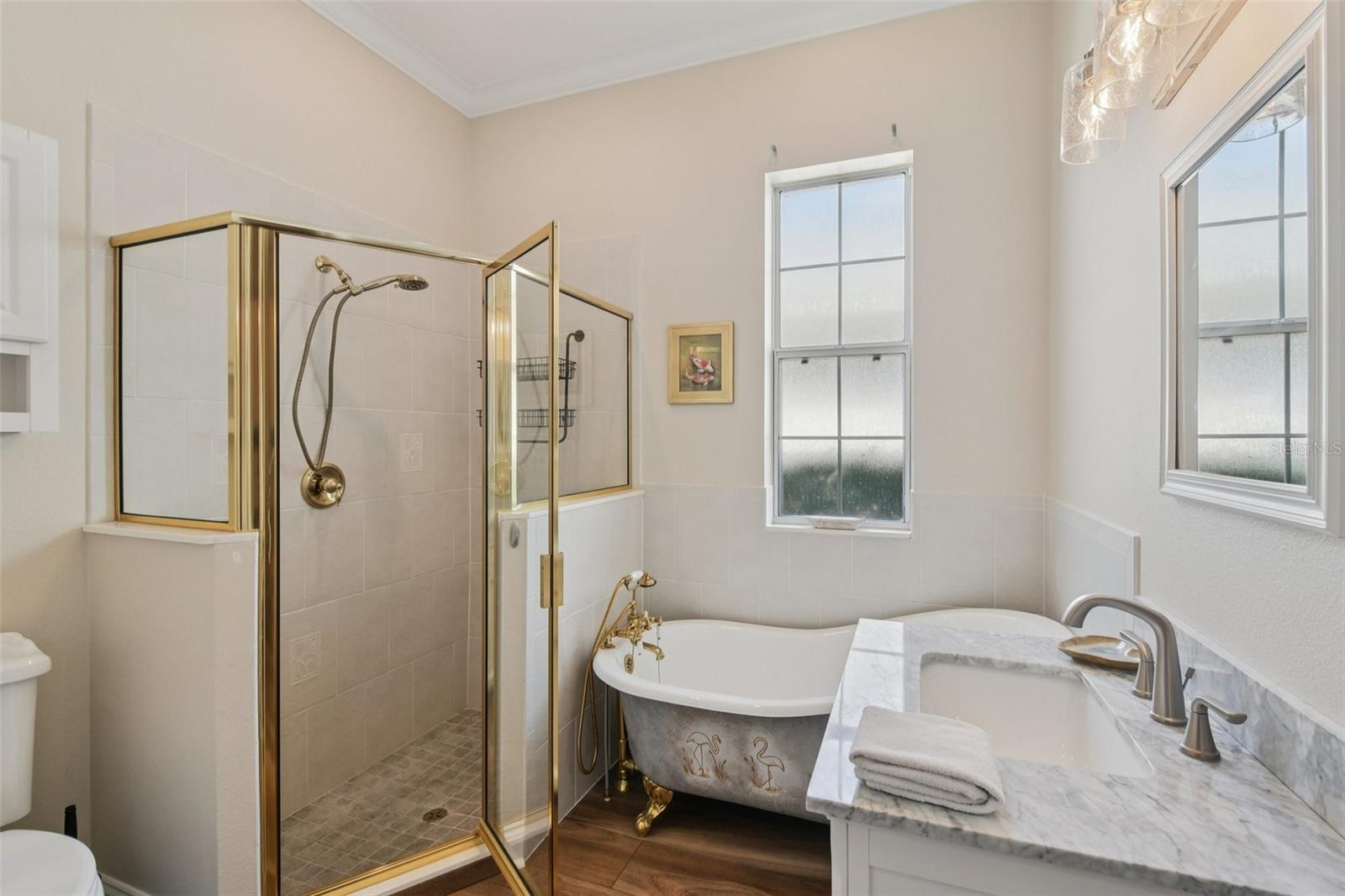 Listing photo id 20 for 101 Longview Way N