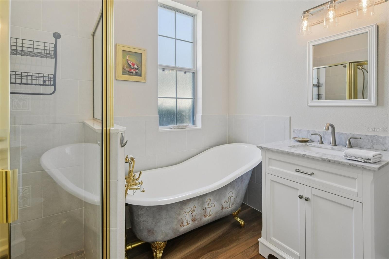 Listing photo id 21 for 101 Longview Way N