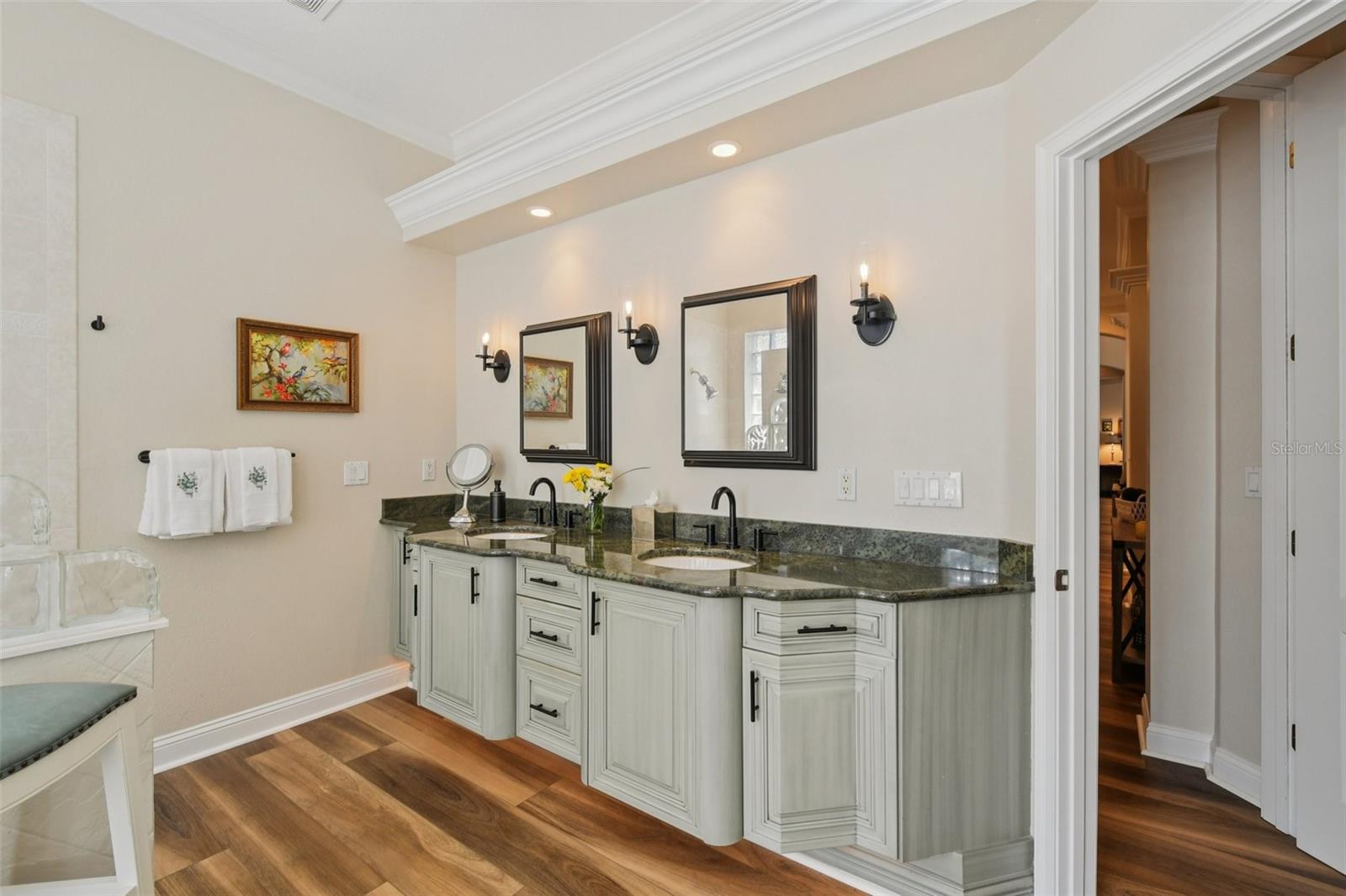 Listing photo id 24 for 101 Longview Way N