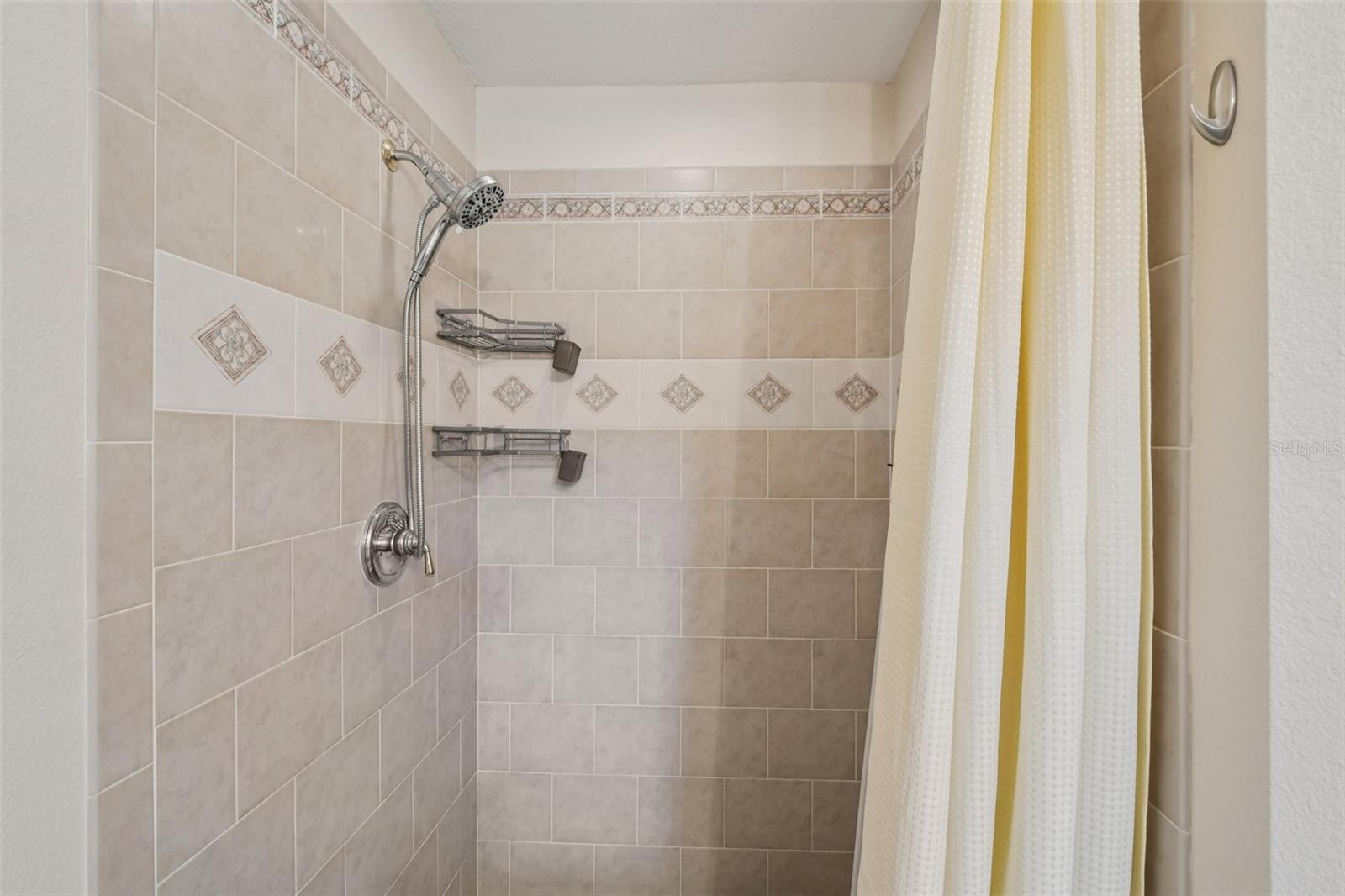 Listing photo id 29 for 101 Longview Way N