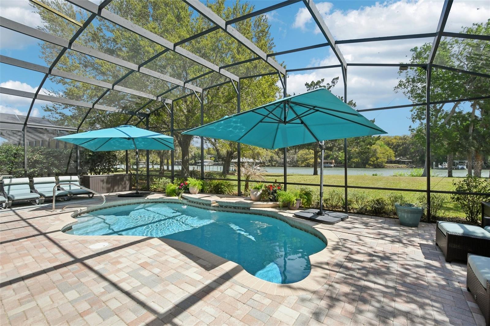 Listing photo id 35 for 101 Longview Way N