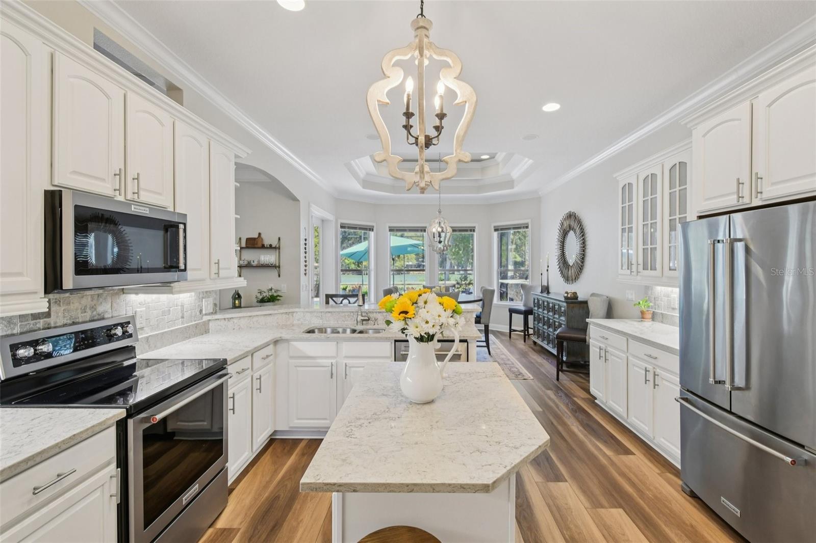 Listing photo id 2 for 101 Longview Way N