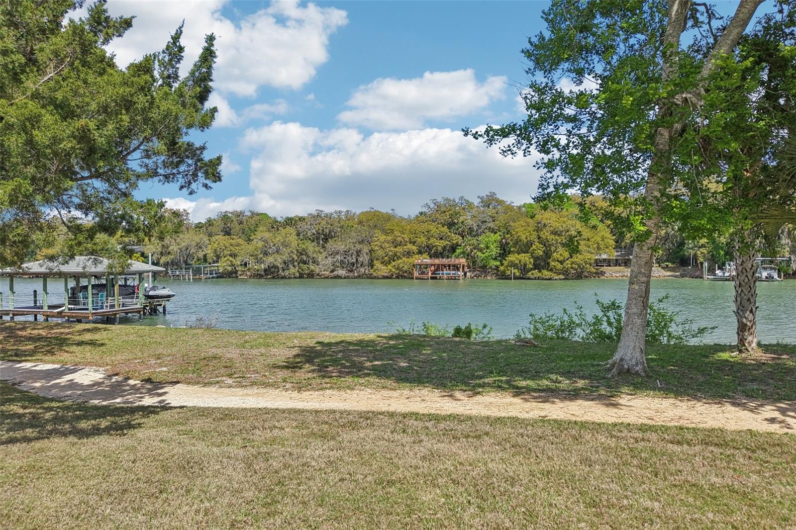 Listing photo id 43 for 101 Longview Way N