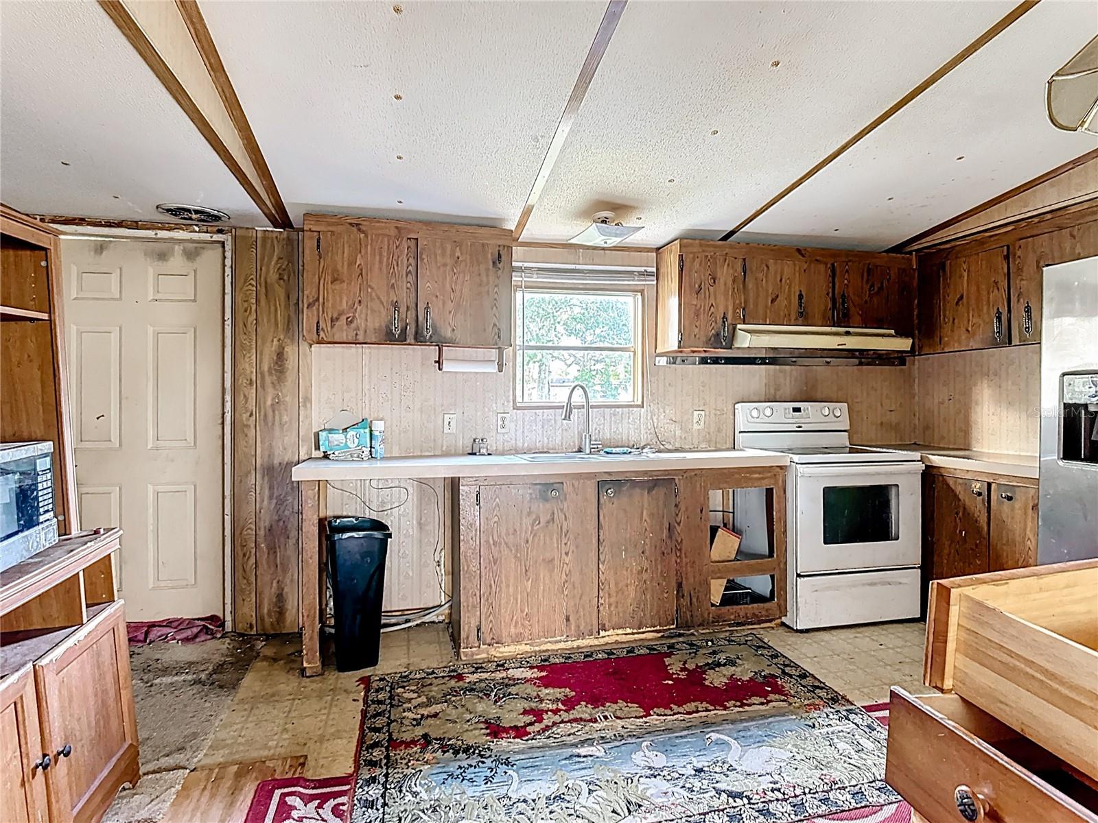 Image 10 of 27 For 820 Robinson Avenue