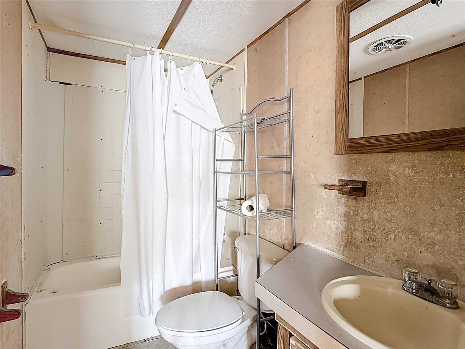 Image 12 of 27 For 820 Robinson Avenue