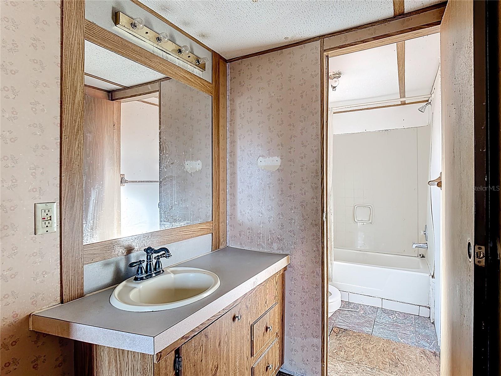 Image 13 of 27 For 820 Robinson Avenue