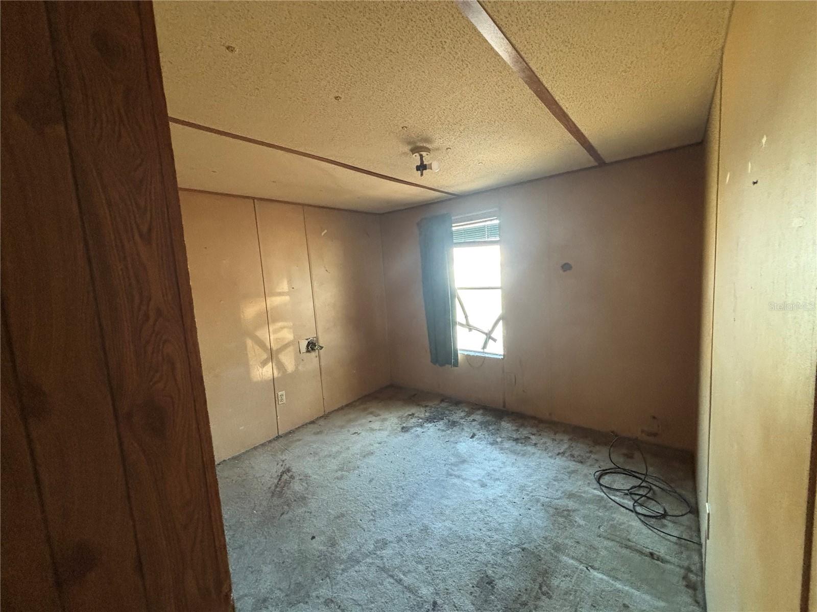 Image 16 of 27 For 820 Robinson Avenue