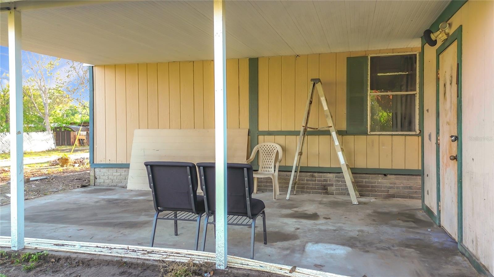 Image 18 of 27 For 820 Robinson Avenue