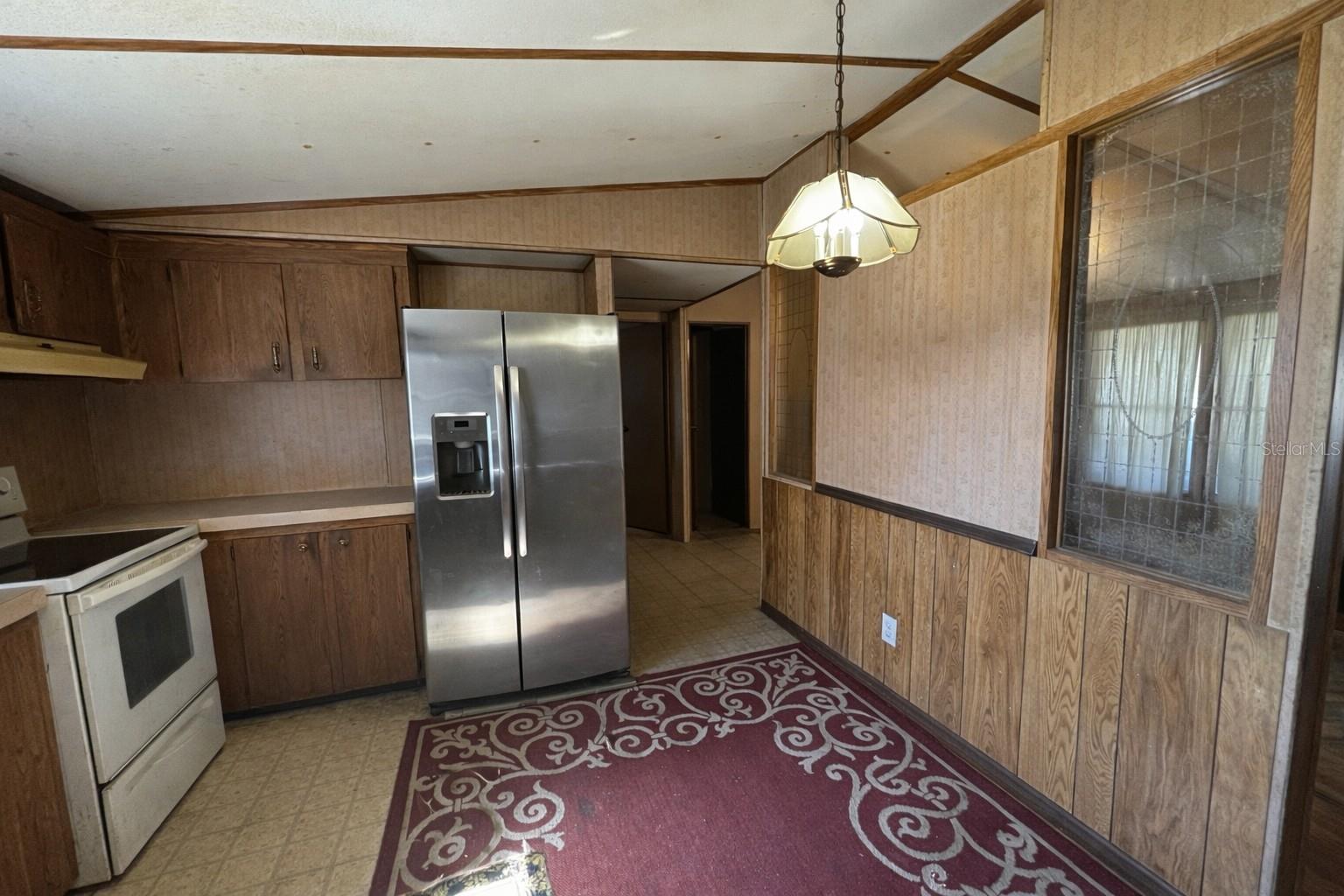 Image 3 of 27 For 820 Robinson Avenue