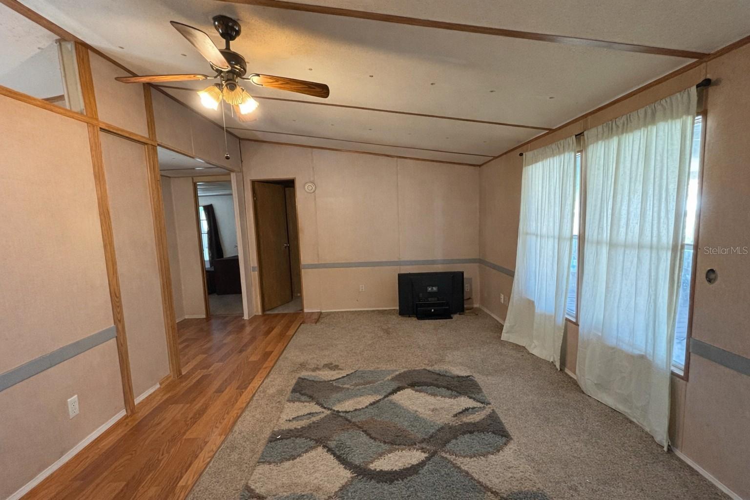 Image 4 of 27 For 820 Robinson Avenue