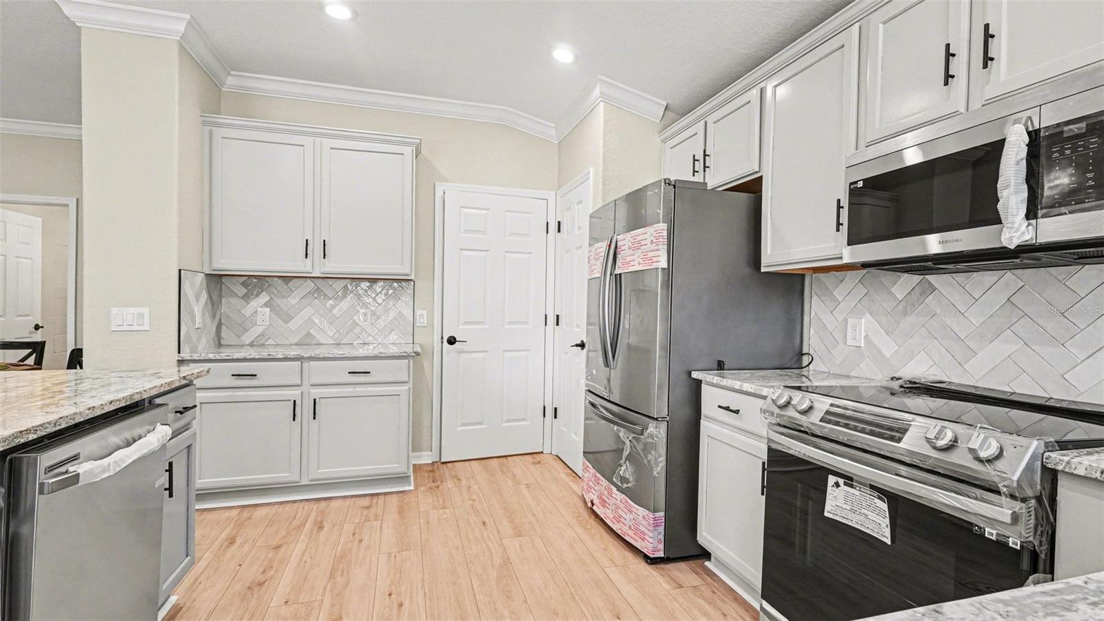 Image 12 of 33 For 13062 89th Circle