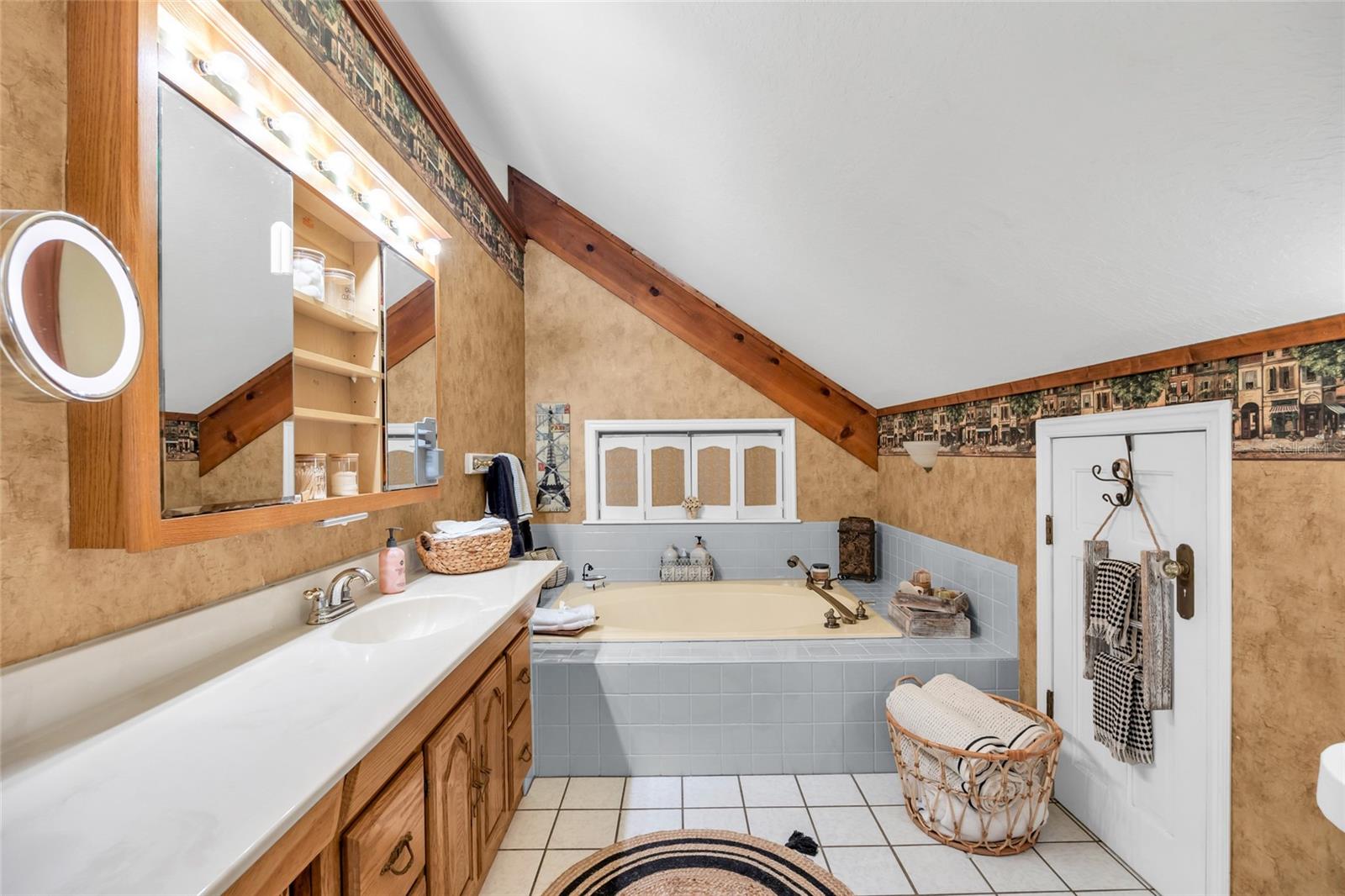 Image 42 of 89 For 1217 Edgewood Ranch Road