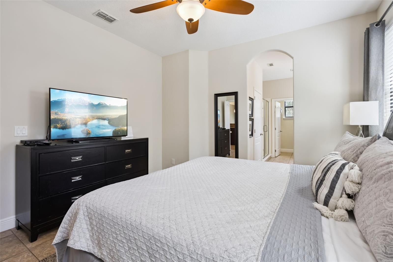 Image 15 of 25 For 8147 Roseville Boulevard