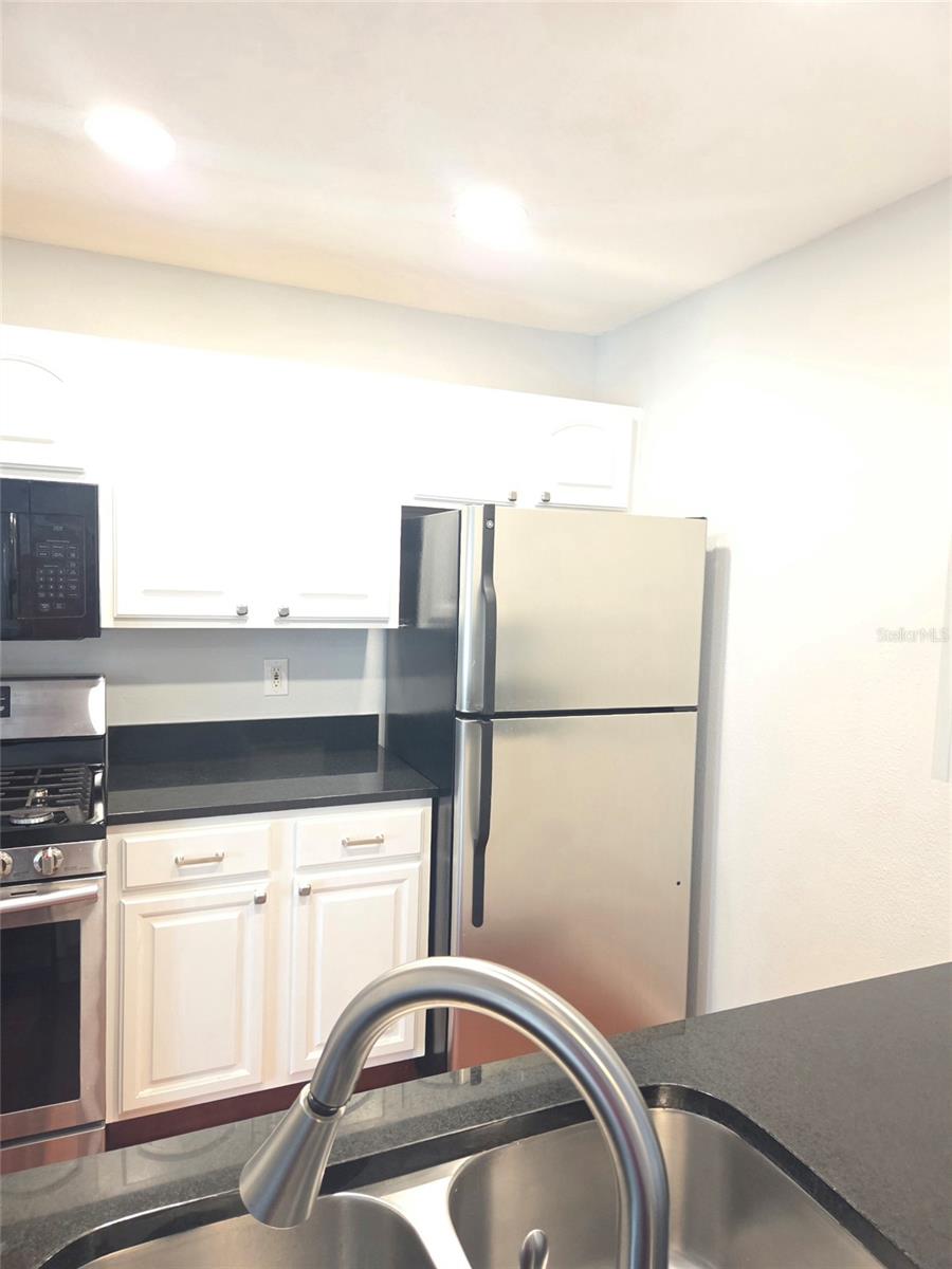 Image 9 of 27 For 2035 Dixie Belle Drive 2035j