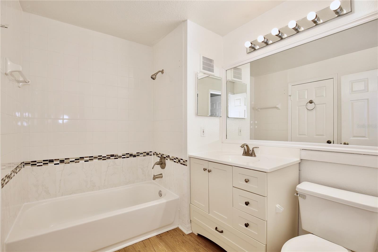 Image 15 of 27 For 8825 Latrec Avenue 6201