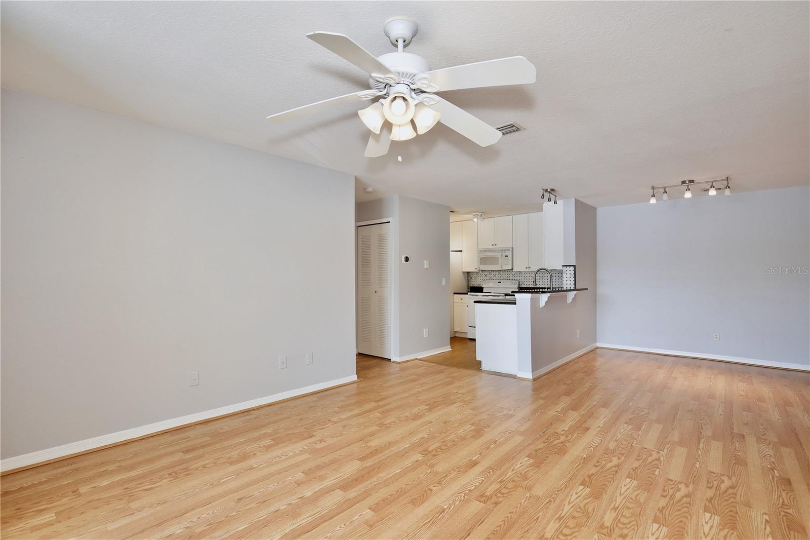 Image 7 of 27 For 8825 Latrec Avenue 6201